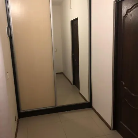 דירה Gil Apartments, 18 Mynaiska 1 Room אוזהורוד